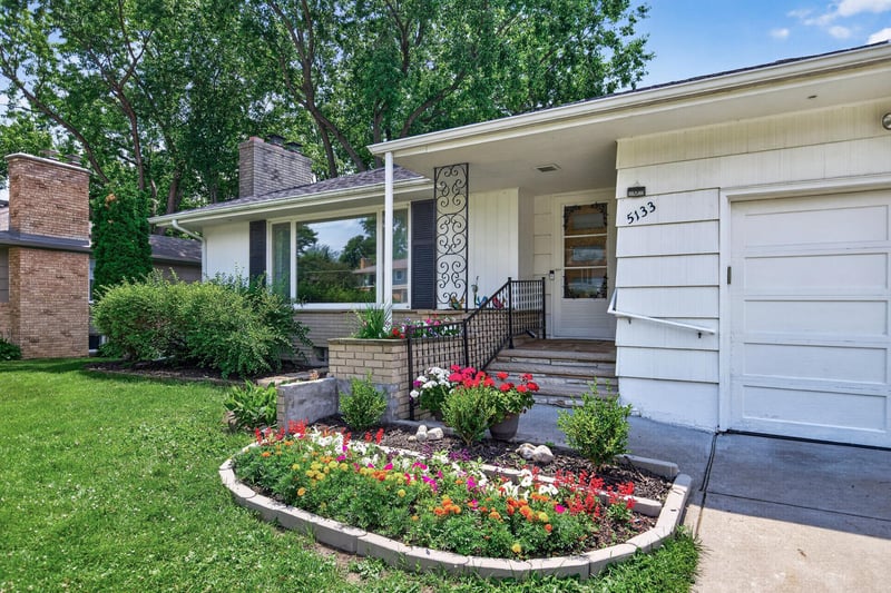 5133 Meadow Rg, Edina, MN 55439