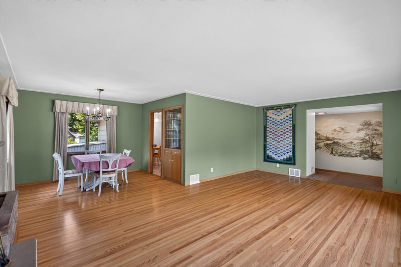 5133 Meadow Rg, Edina, MN 55439