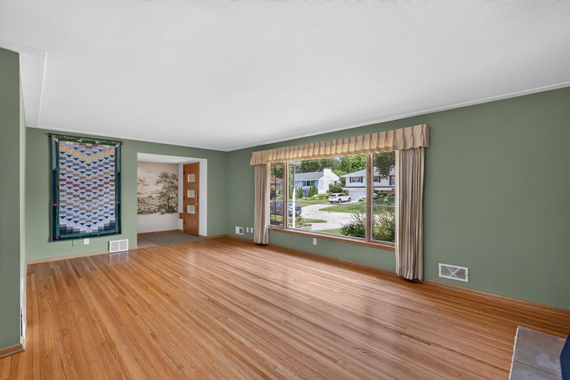 5133 Meadow Rg, Edina, MN 55439