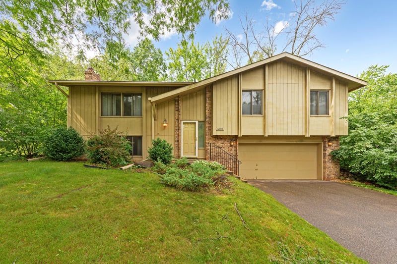 12108 Red Oak Ct S, Burnsville, MN 55337