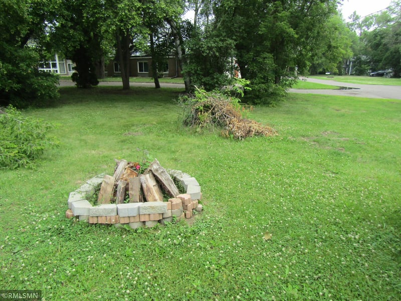 25 W 7th St, Rush City, MN 55069