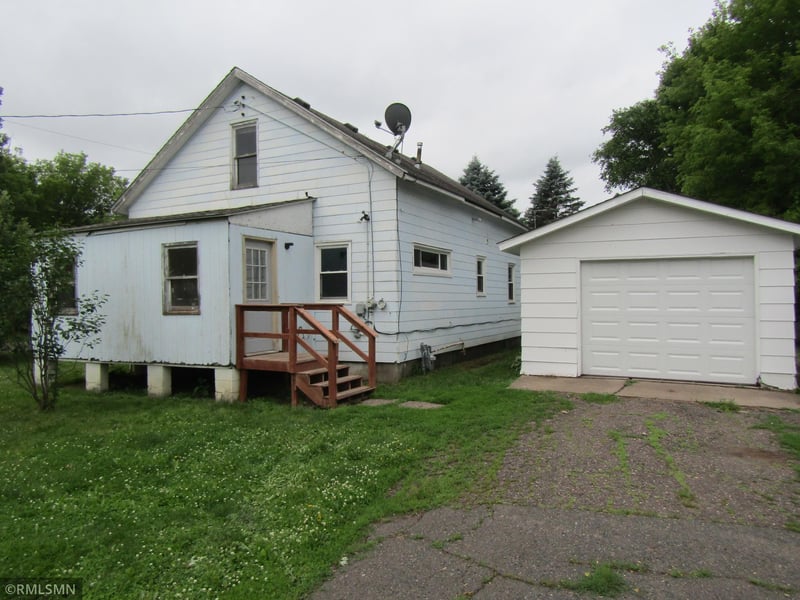 25 W 7th St, Rush City, MN 55069