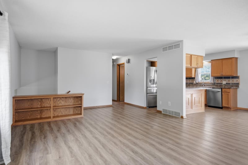 717 Colonial Cir, Faribault, MN 55021