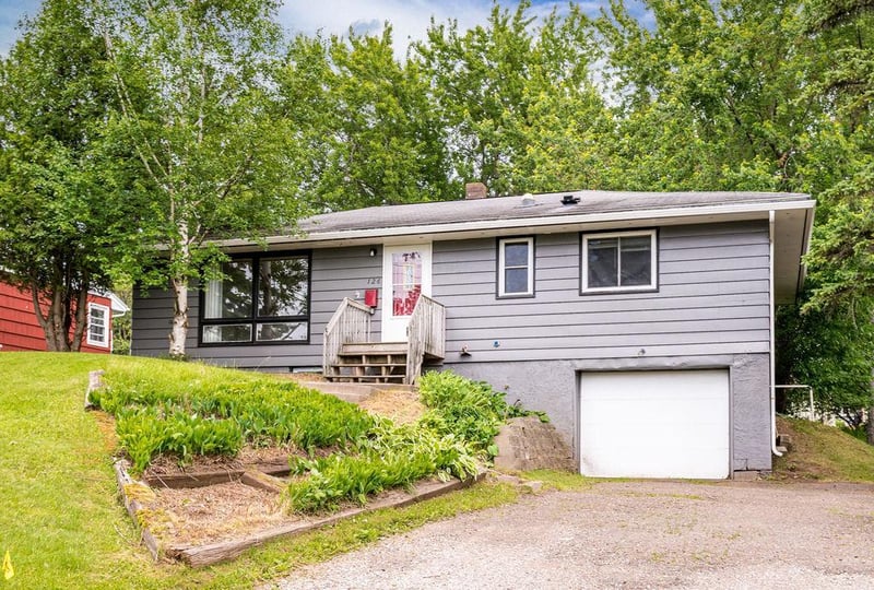 126 E Niagara St, Duluth, MN 55811