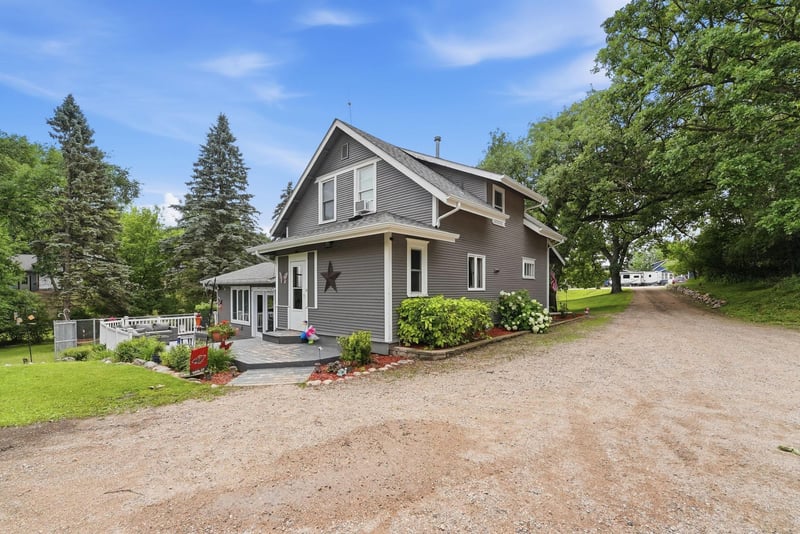 219 Main St N, New London, MN 56273