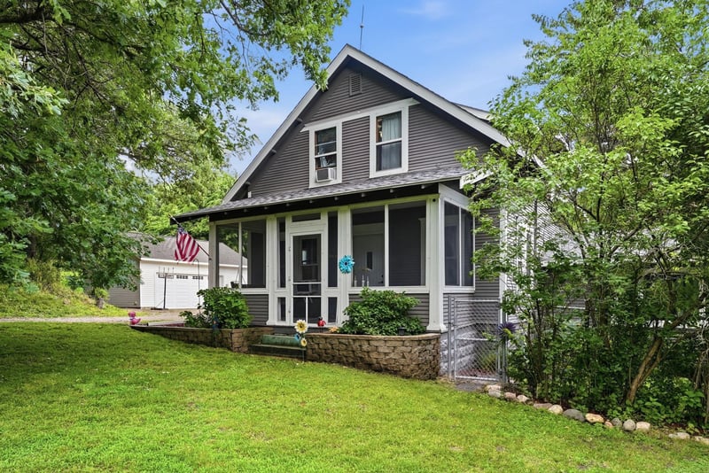 219 Main St N, New London, MN 56273