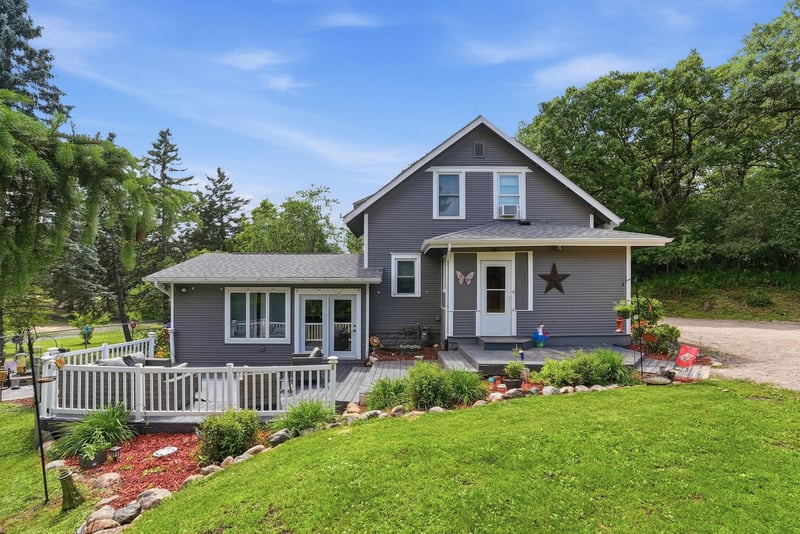 219 Main St N, New London, MN 56273