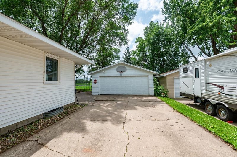 2813 12 Ave NW, Willmar, MN 56201