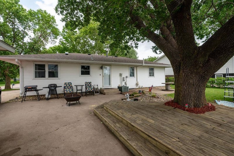 2813 12 Ave NW, Willmar, MN 56201