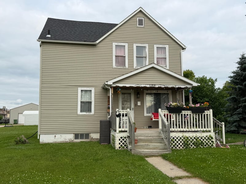 204 3rd Ave SW, Roseau, MN 56751