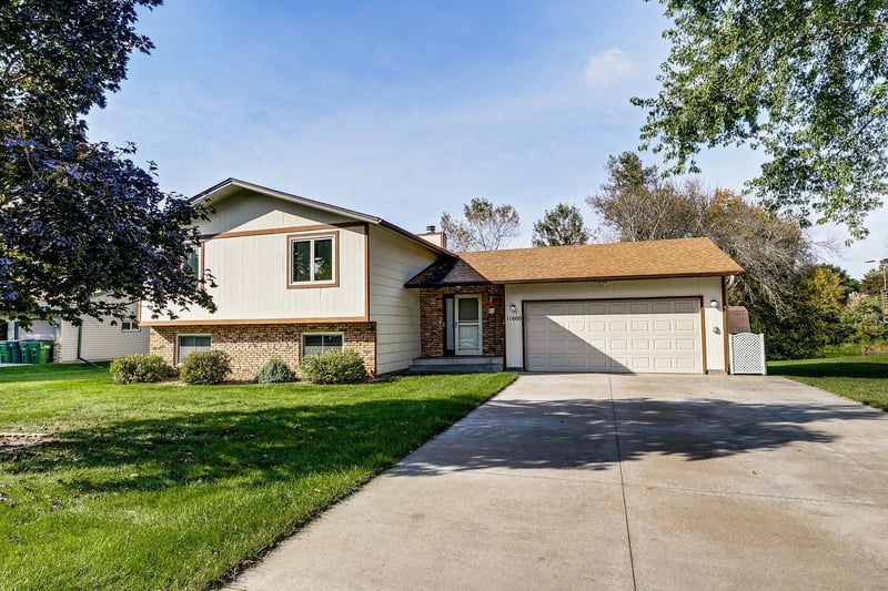 11600 Monroe St NE, Blaine, MN 55434