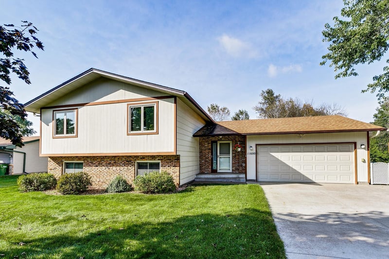 11600 Monroe St NE, Blaine, MN 55434