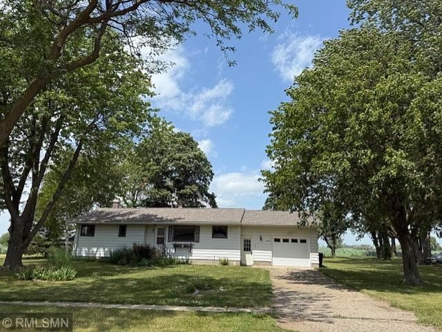 202 E North Ave, Ellsworth, MN 56129
