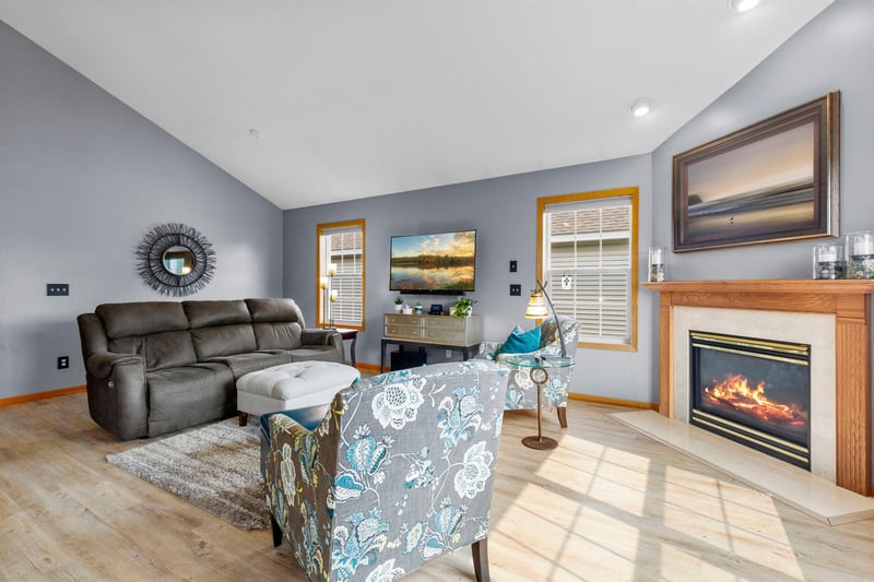 7527 Hampton Ln, Shakopee, MN 55379