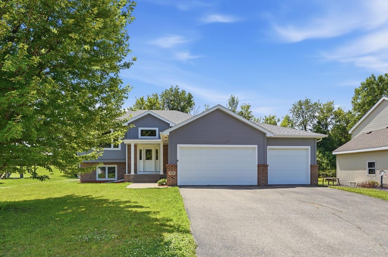 9155 Fairway Hill Dr, Elko New Market, MN 55020