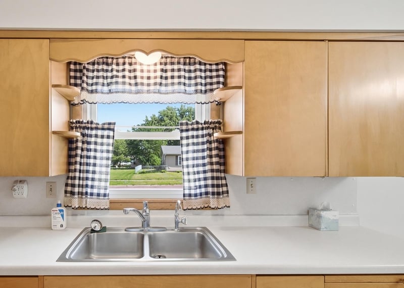 16 Minnesota Ave W, Minnesota Lake, MN 56068