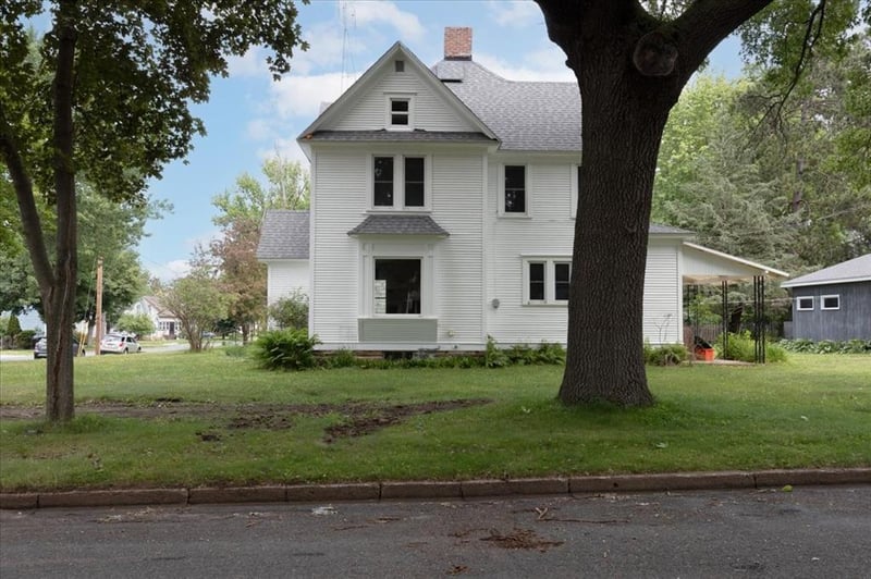 520 12th St SE, Menomonie, WI 54751