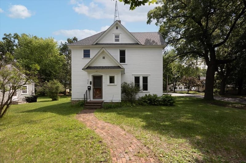 520 12th St SE, Menomonie, WI 54751