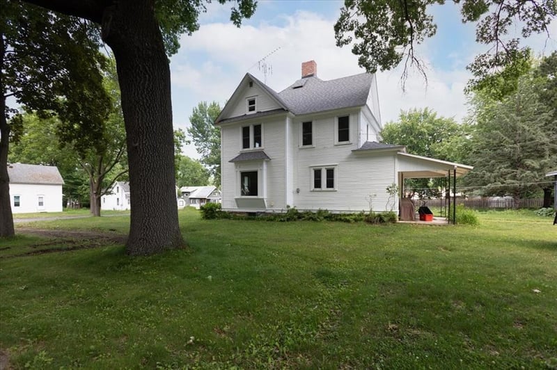 520 12th St SE, Menomonie, WI 54751