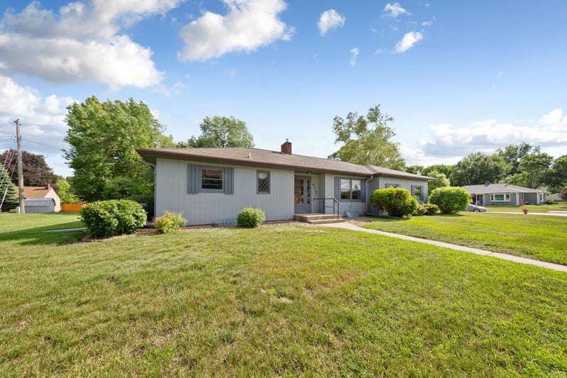 517 Court Ave, Gaylord, MN 55334