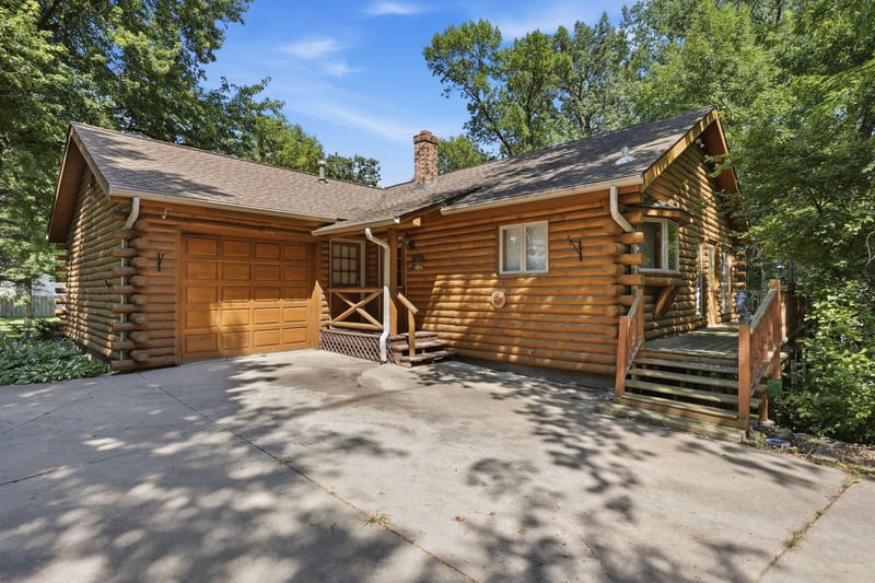 28569 Sleepy Hollow Rd, Winthrop, MN 55396