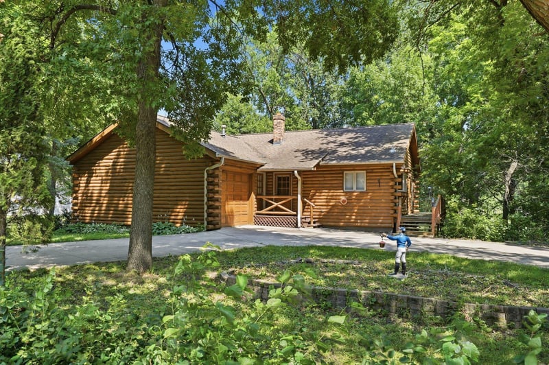 28569 Sleepy Hollow Rd, Winthrop, MN 55396