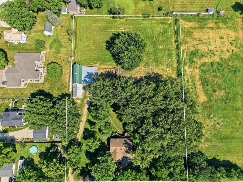 28569 Sleepy Hollow Rd, Winthrop, MN 55396