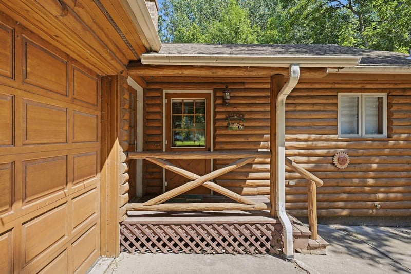 28569 Sleepy Hollow Rd, Winthrop, MN 55396