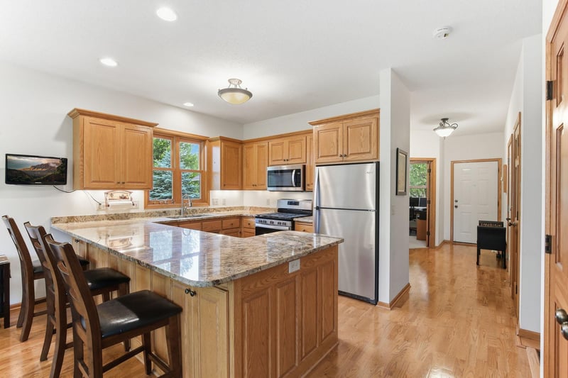 2734 Lindsey Ct, New Brighton, MN 55112