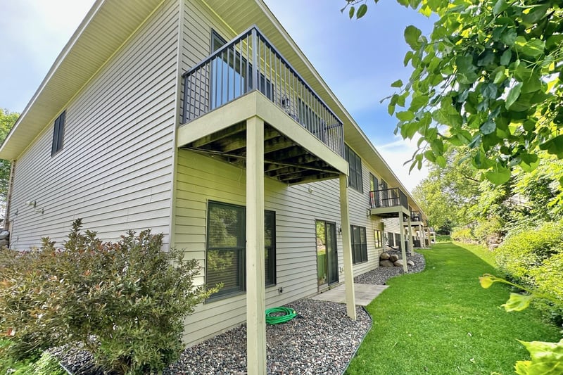 2734 Lindsey Ct, New Brighton, MN 55112