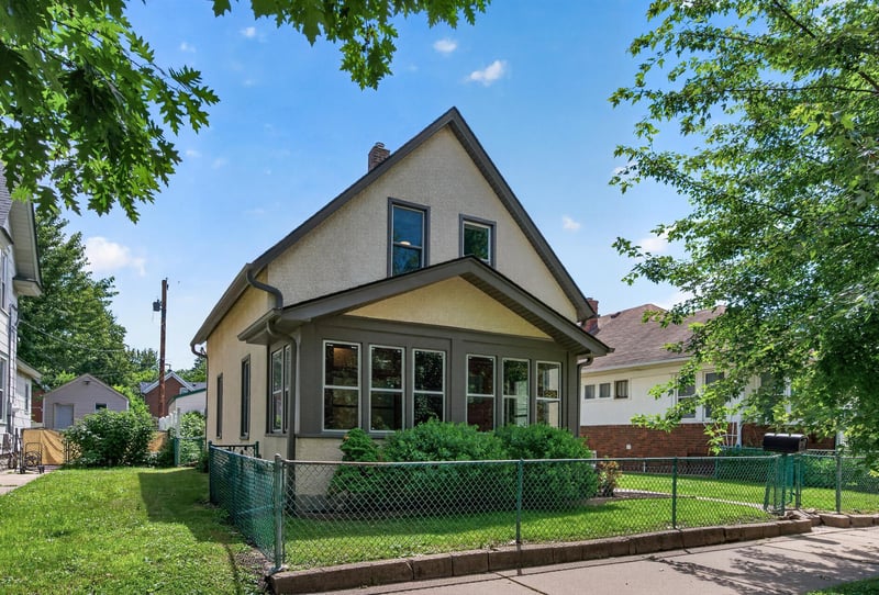 998 Woodbridge St, Saint Paul, MN 55117