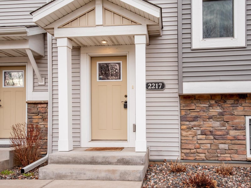 2217 Gateway Hill Rd, North Saint Paul, MN 55109
