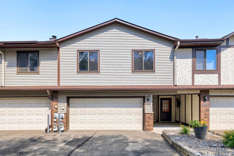 7608 Maplebrook Pw N, Brooklyn Park, MN 55445