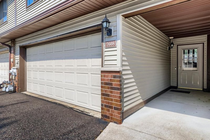 7608 Maplebrook Pw N, Brooklyn Park, MN 55445