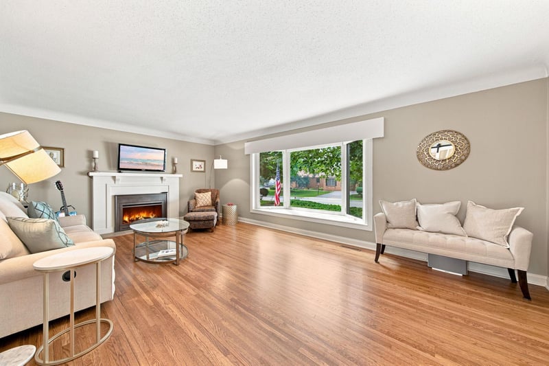 1715 Preston Ln, Hopkins, MN 55343