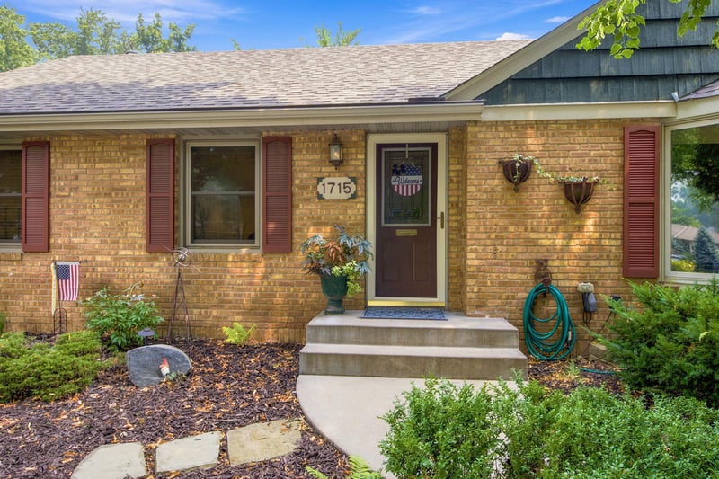 1715 Preston Ln, Hopkins, MN 55343