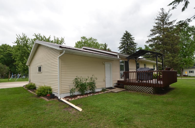 215 Rails Ave W, Eden Valley, MN 55329
