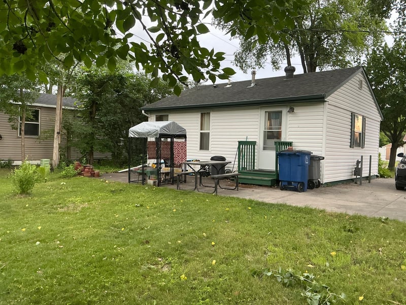 1912 N 6th Ave N, Moorhead, MN 56560