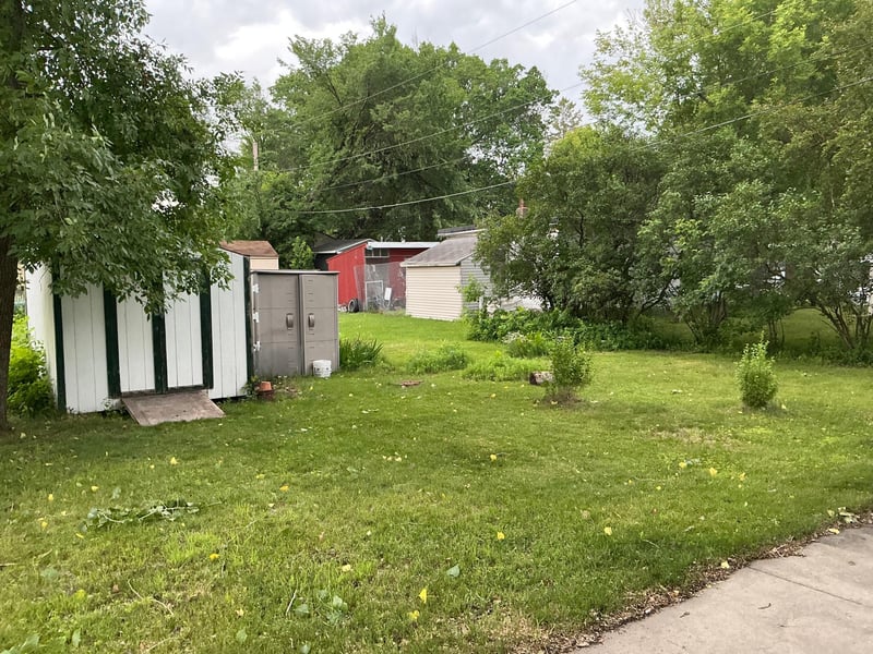 1912 N 6th Ave N, Moorhead, MN 56560