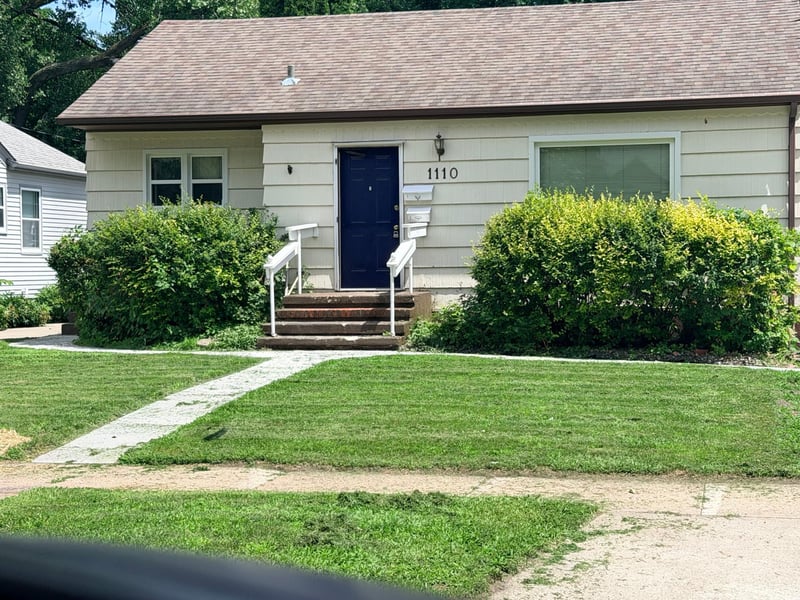 1110 12th St S, Moorhead, MN 56560