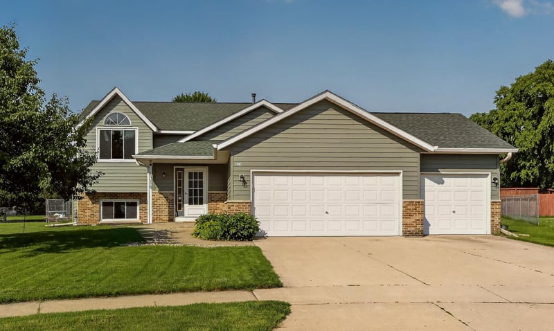 5319 Highgrove Ln NW, Rochester, MN 55901