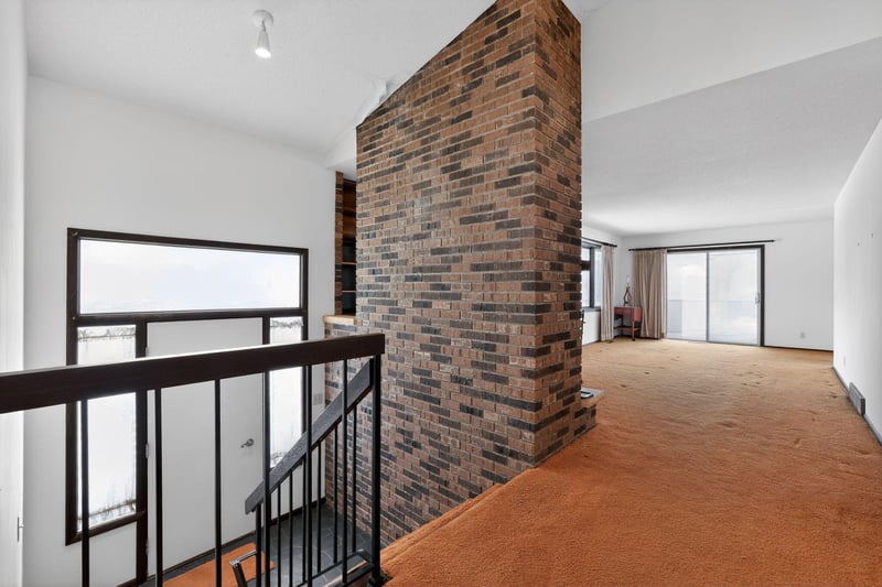 8730 Summit Dr, Eden Prairie, MN 55347