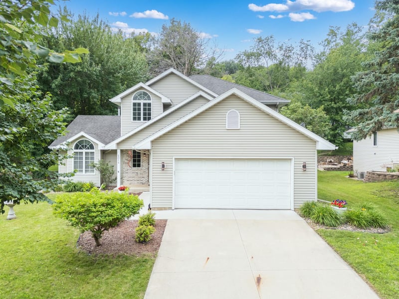 2014 Fox Valley Dr SW, Rochester, MN 55902