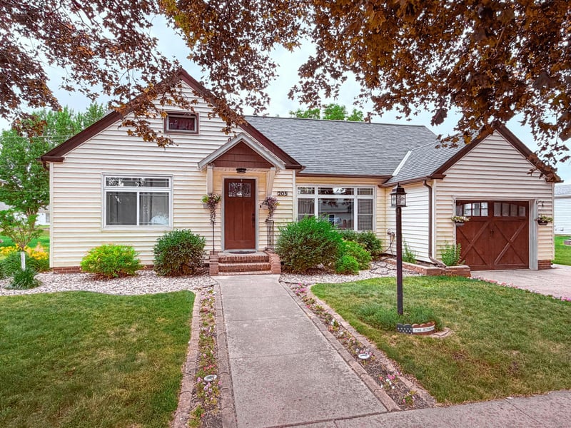 205 Ash St S, Comfrey, MN 56019