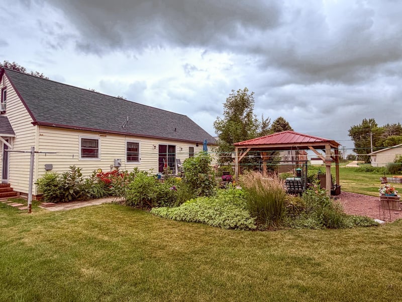 205 Ash St S, Comfrey, MN 56019