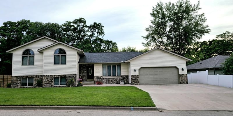 1321 Ridgewood Dr, Winona, MN 55987
