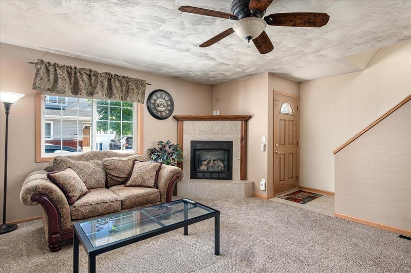 808 Cedar Dr #B, La Crescent, MN 55947