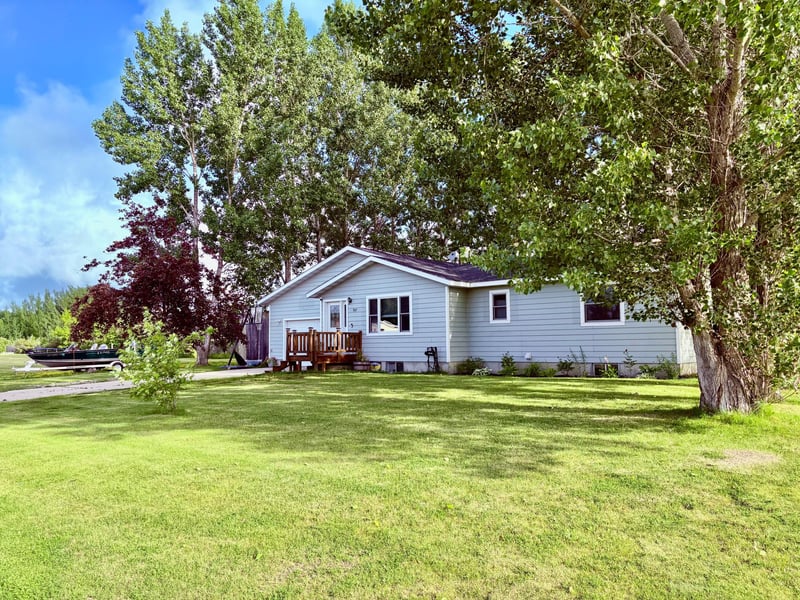 305 Lincoln Ct SW, Warroad, MN 56763