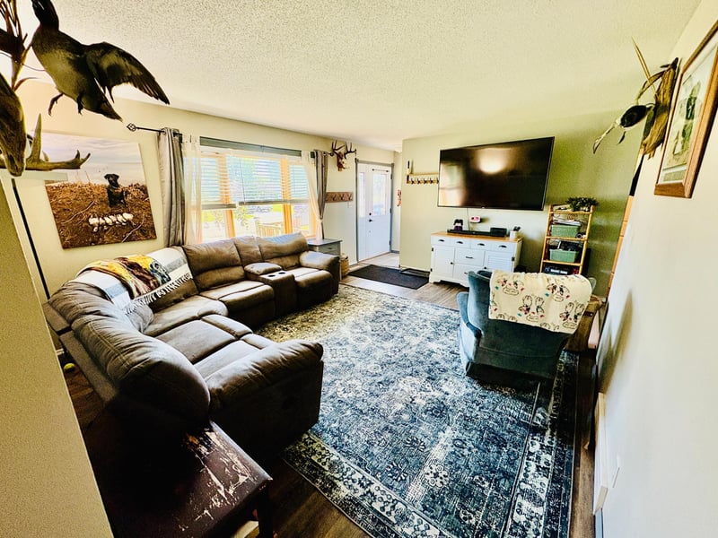 305 Lincoln Ct SW, Warroad, MN 56763