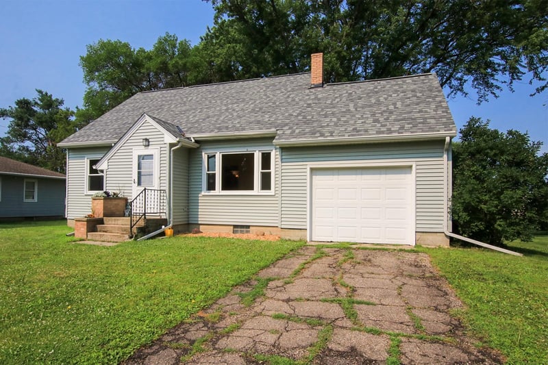 230 Main St, Green Isle, MN 55338